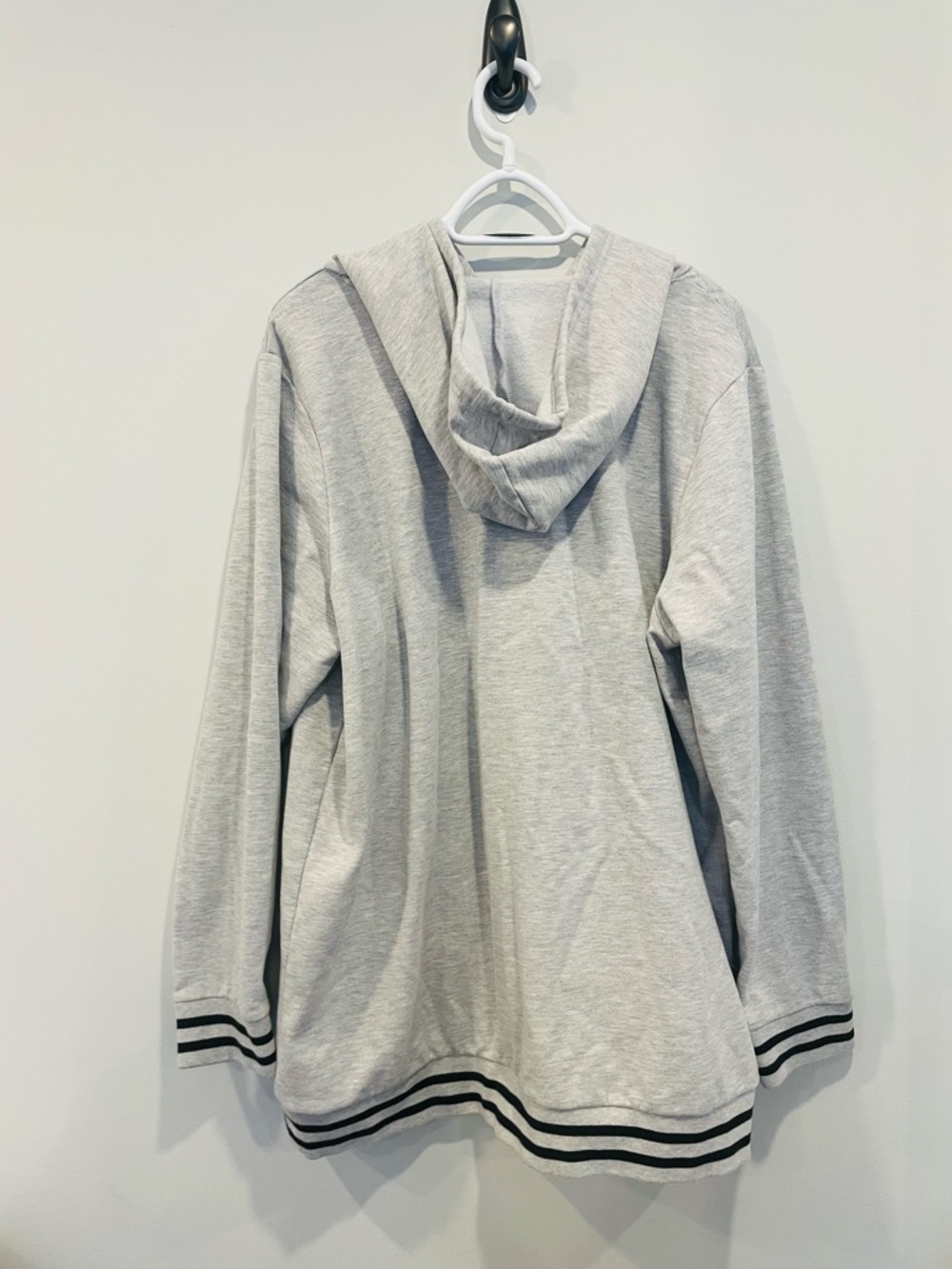 FRIENDS Vintage Retro Throwback Light Gray Hoodie with Skyline - Picture 4 of 6